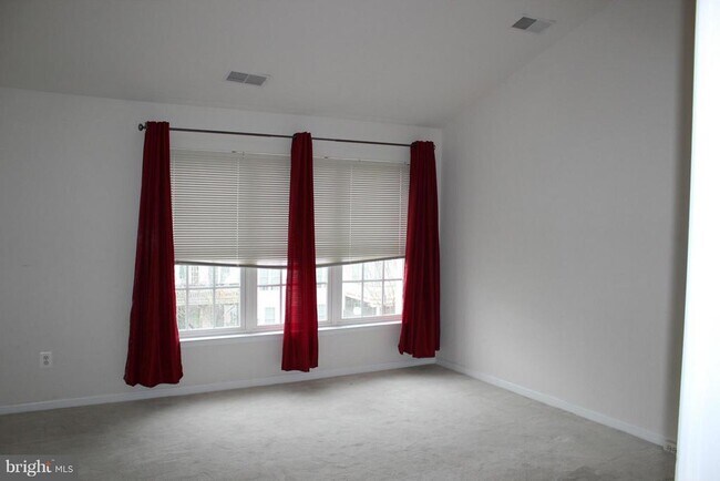 Building Photo - 24651 Kings Canyon Square