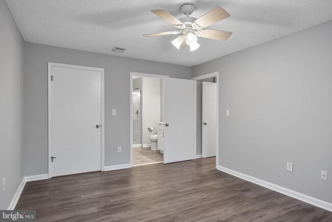 Building Photo - 98 Chambord Ct