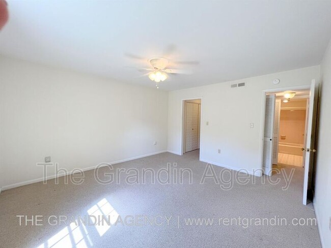 Building Photo - 5260 Crossbow Cir