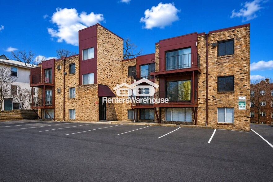 Building Photo - 520 Ridgewood Ave