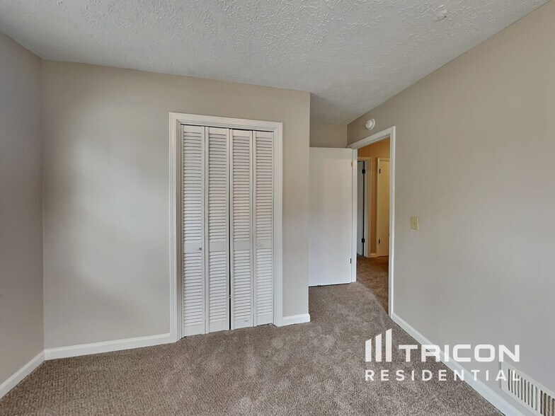 Building Photo - 414 Breezy Dr SW