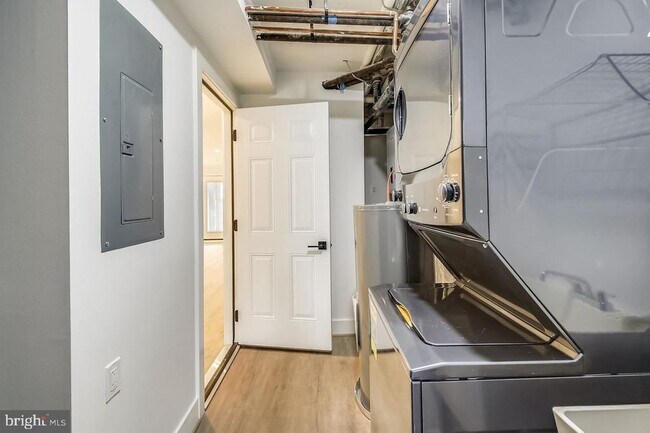 Building Photo - 4416 15th St NW