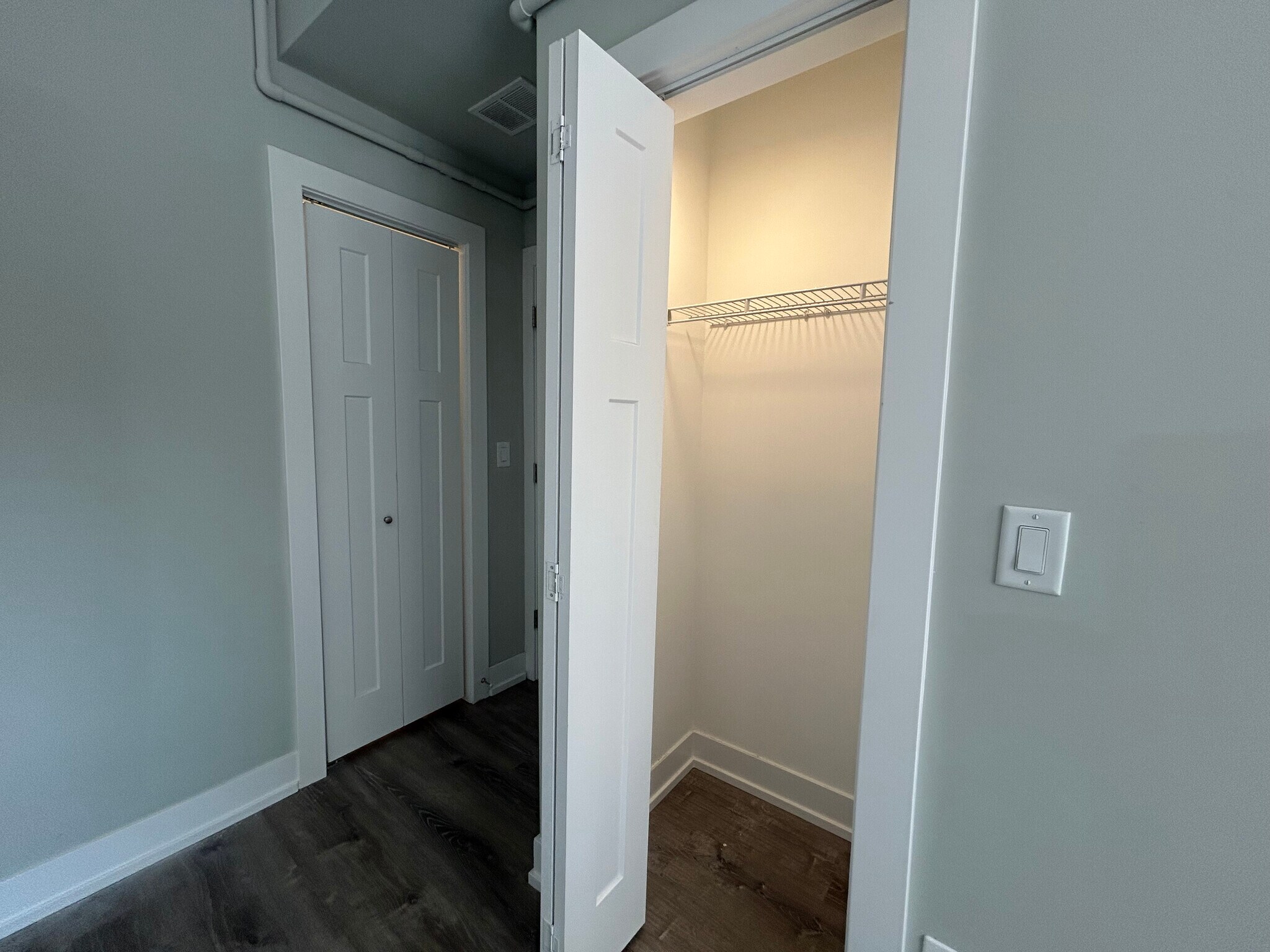 Building Photo - 1000 Crain St