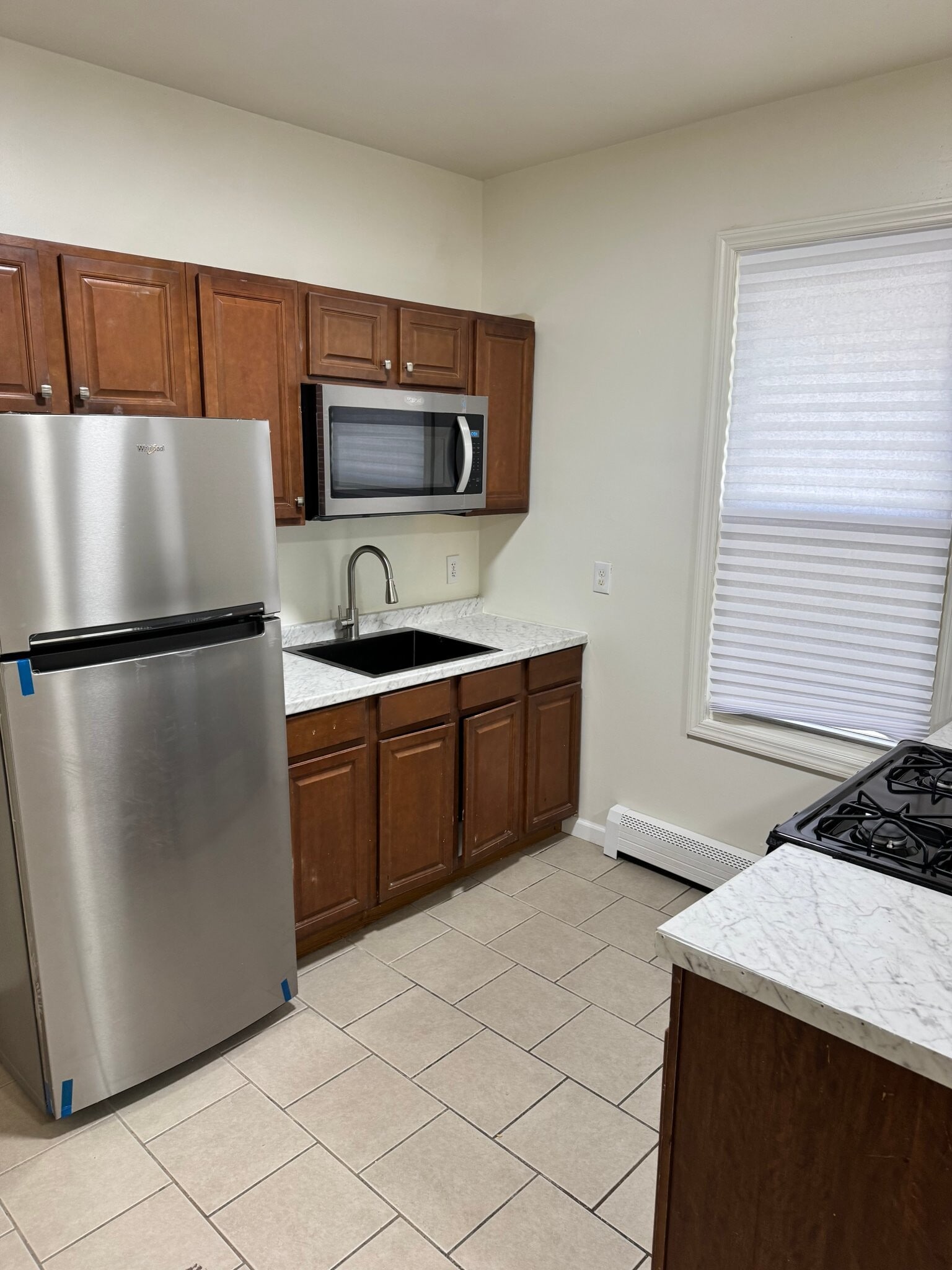 Building Photo - 587 Grove St