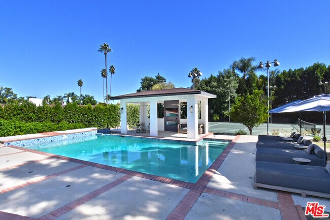 Building Photo - 4678 White Oak Ave