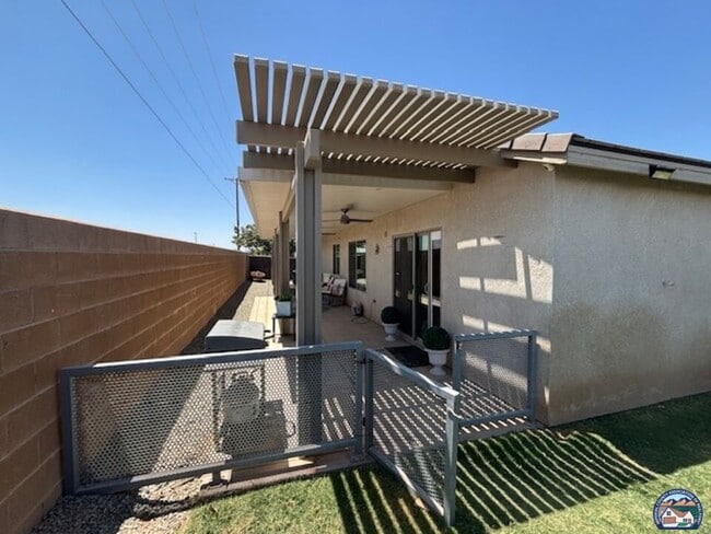 Building Photo - 916 Fieldbrook Ct