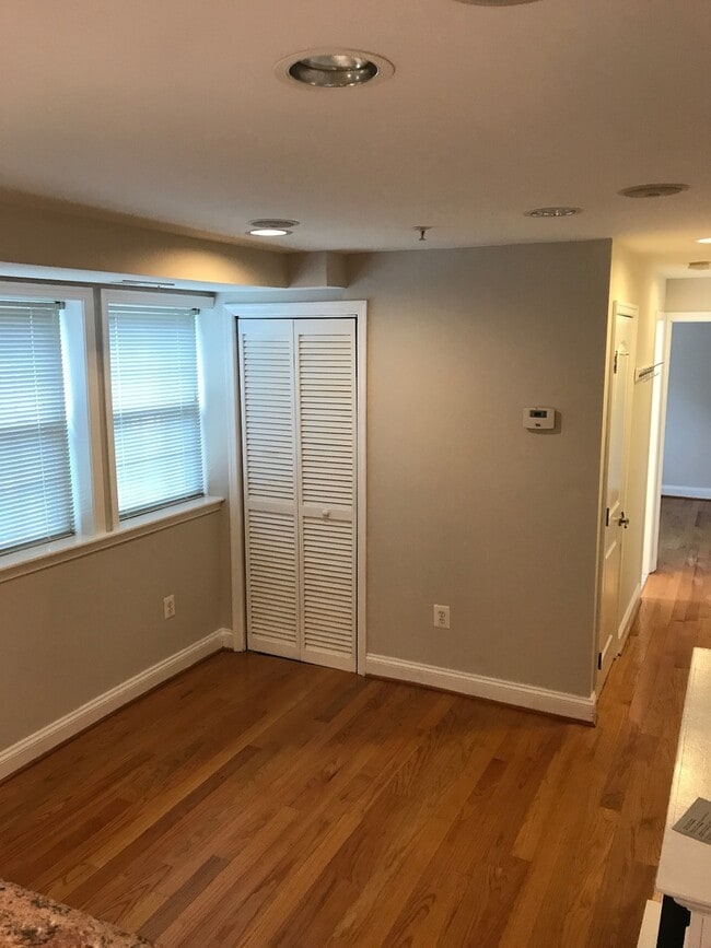 Building Photo - Great Opportunity In H St