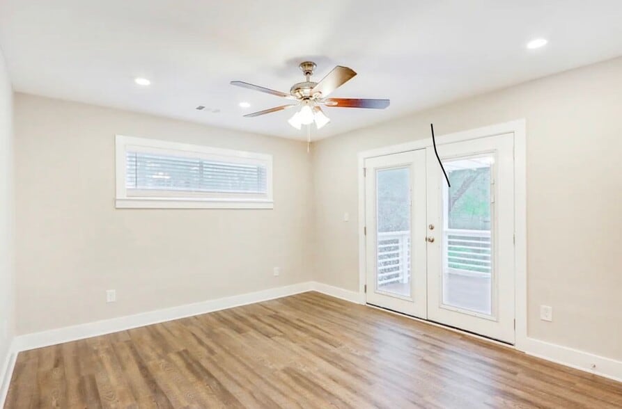 Building Photo - 2121 Nichols Ln