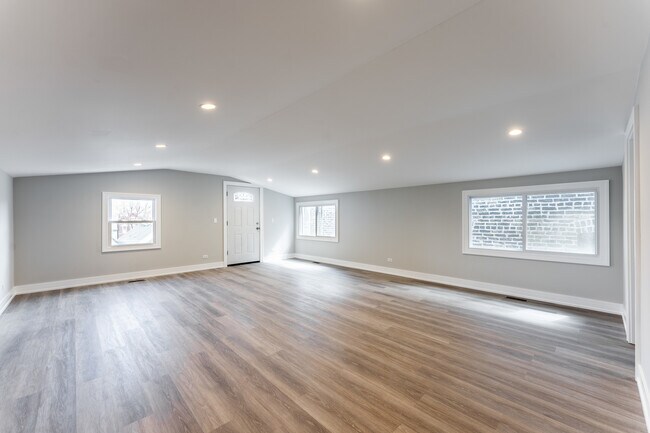 Building Photo - 1725 N Honore St