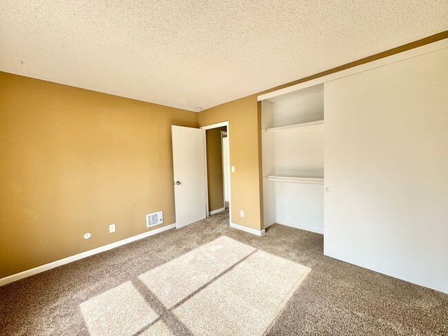 Building Photo - Great 2B/1BA Condo in Mira Mesa!