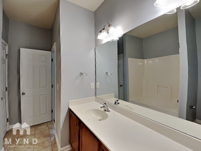 Building Photo - 909 Summer Storm Dr