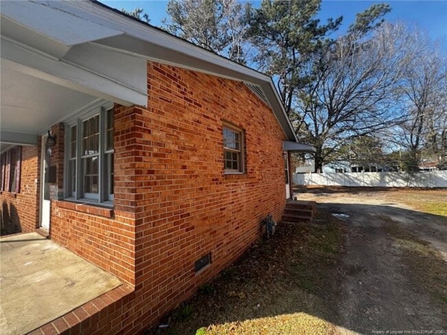 Building Photo - 207 E 15th St