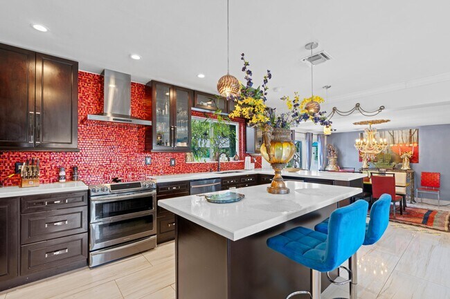 Building Photo - 3705 NE 16th Ave