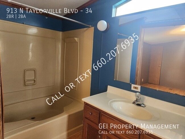 Building Photo - 913 N Taylorville Blvd