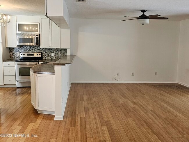 Building Photo - 120 Bermuda Ct