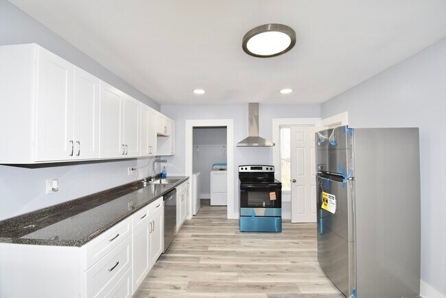 Building Photo - 30 Day St