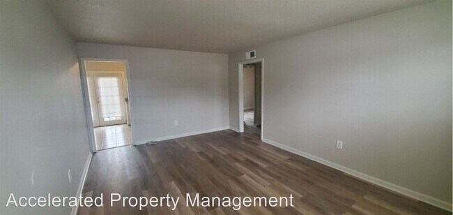 Building Photo - 4412 Lynn Ln