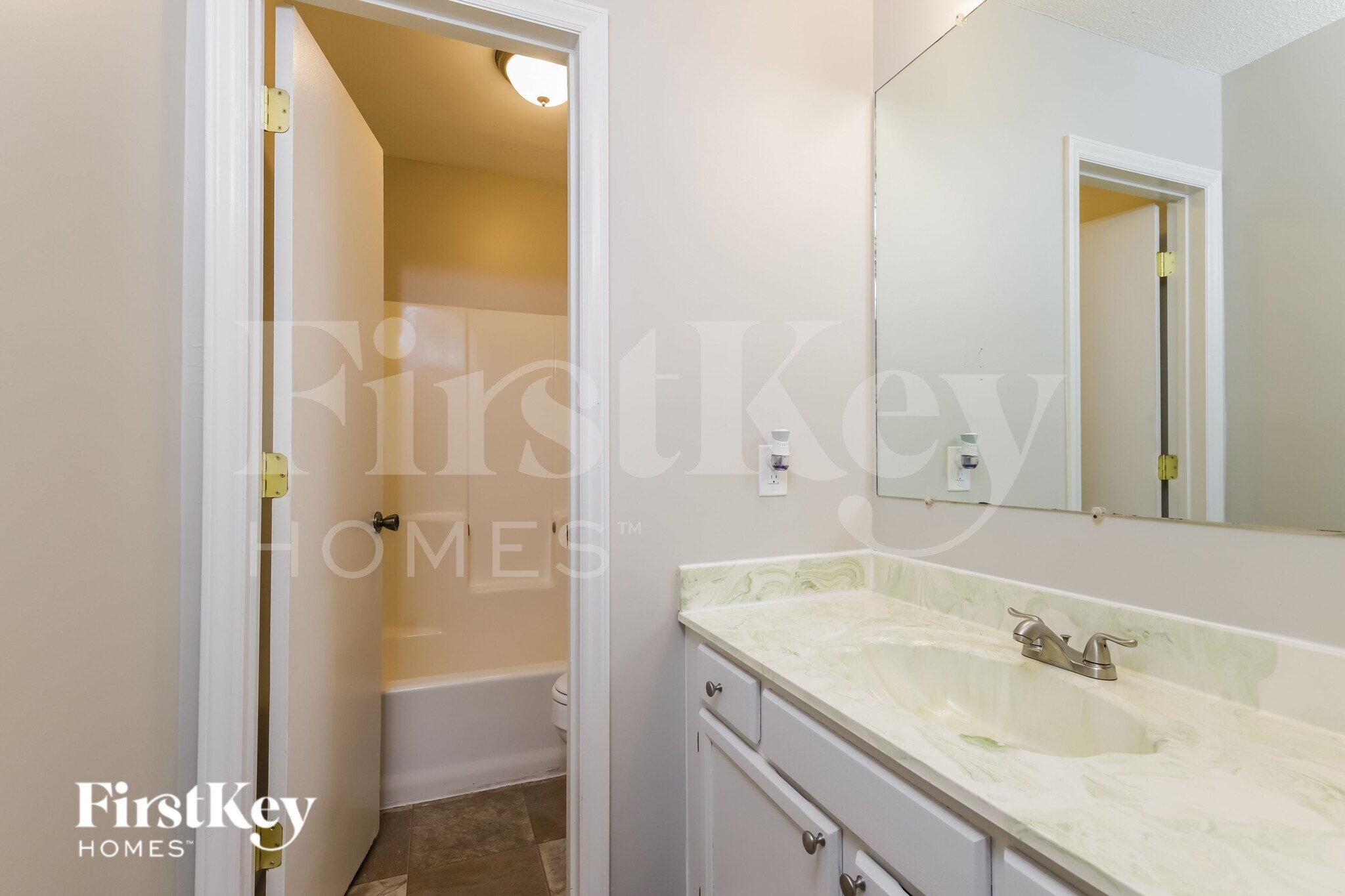 Building Photo - 2016 Claxton Dr SW