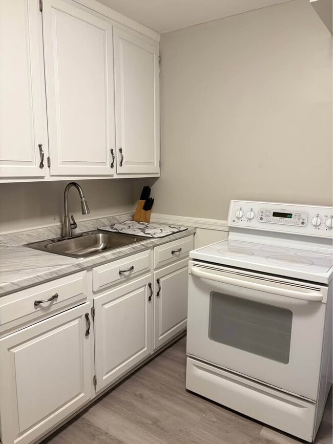 Building Photo - 1507 Centre St