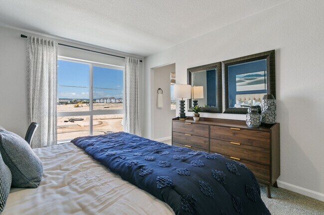 Building Photo - Newer 4 bed Townhome at The Commons at Vic...