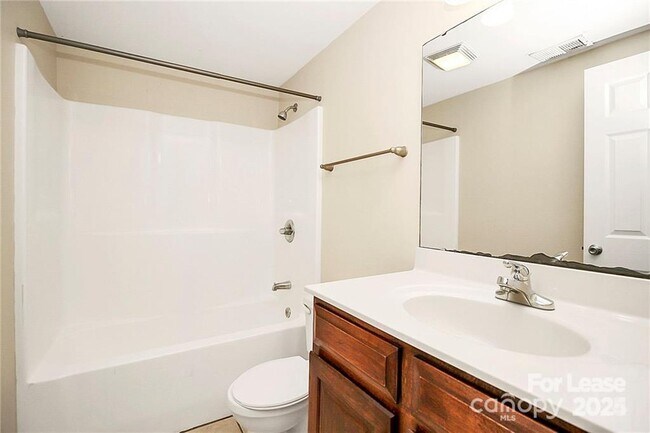 Building Photo - 1005 Rainbow Dr