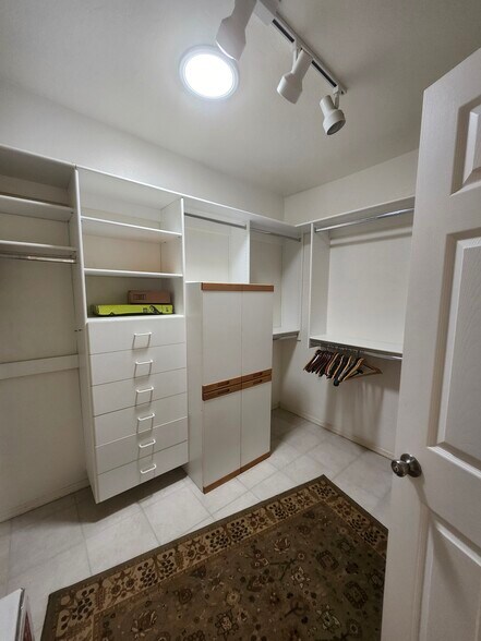 Walk in closet - 1061 W Calle San Jose