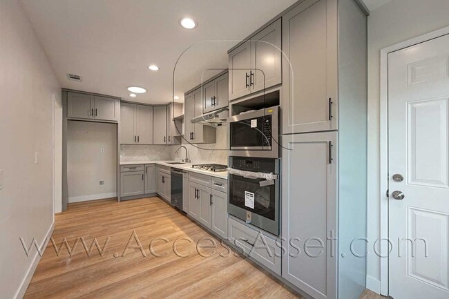 Building Photo - Spacious 4 Bed/2 Bath Home With EV Charger In Torrance!