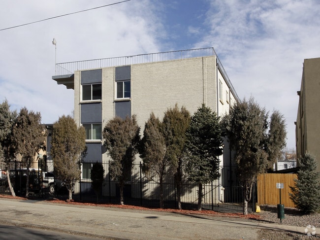 Building Photo - Casa Blanca