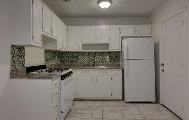 Building Photo - 10252 Foxfire Terrace