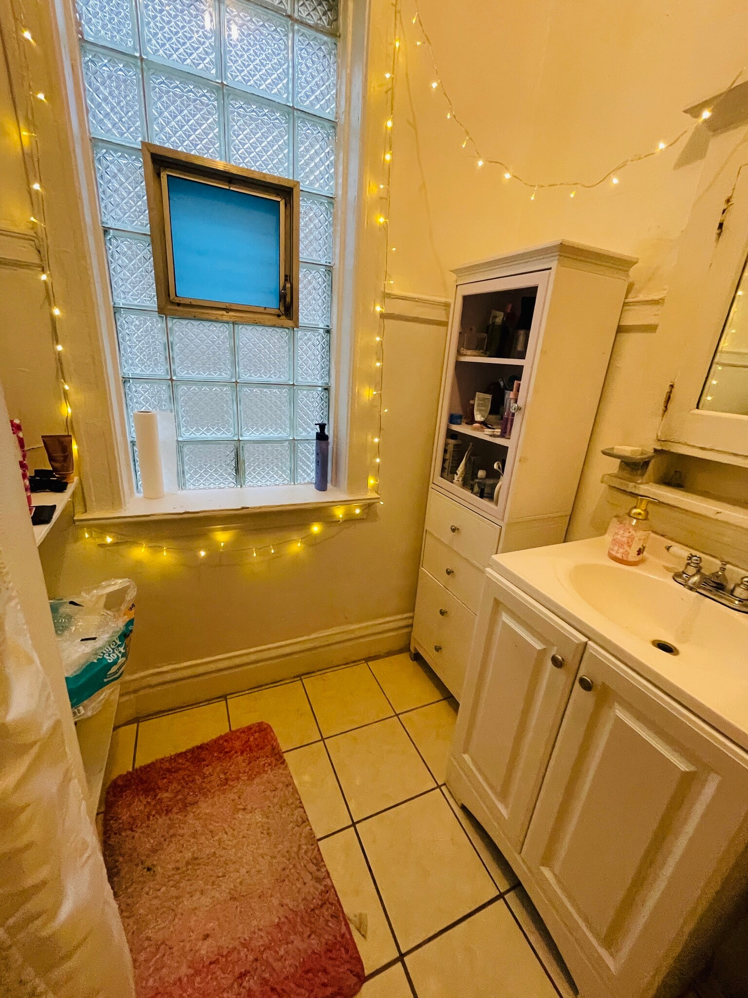 bathroom - 3730 N Magnolia Ave