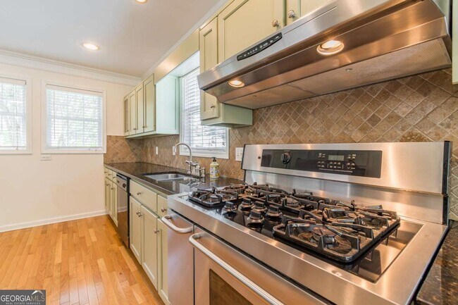 Building Photo - 2820 Hosea L Williams Dr NE