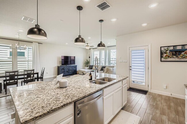 Building Photo - 497 Purple Heart Dr