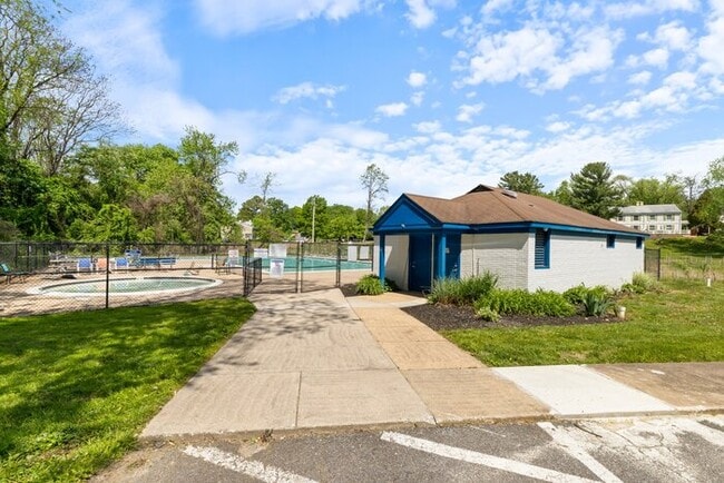 Building Photo - 43 Woodenbridge Ct