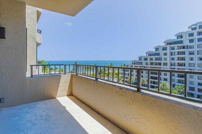 Building Photo - 251 Crandon Blvd