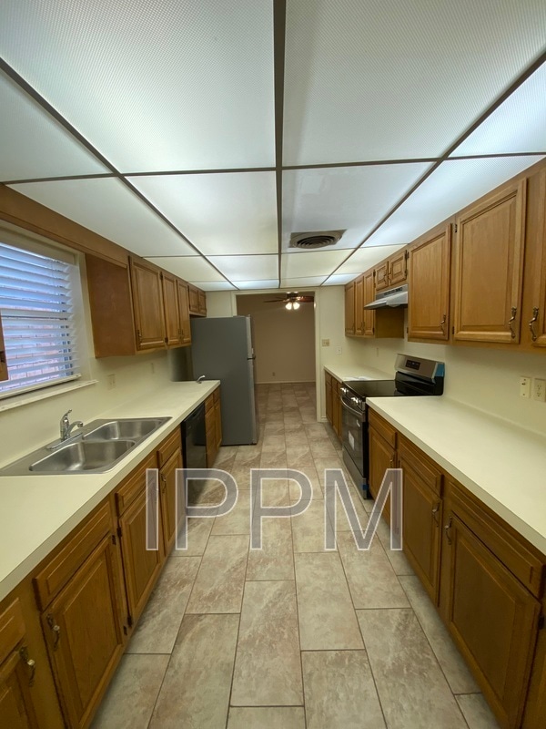 Building Photo - 1710 Palm Valley Dr W
