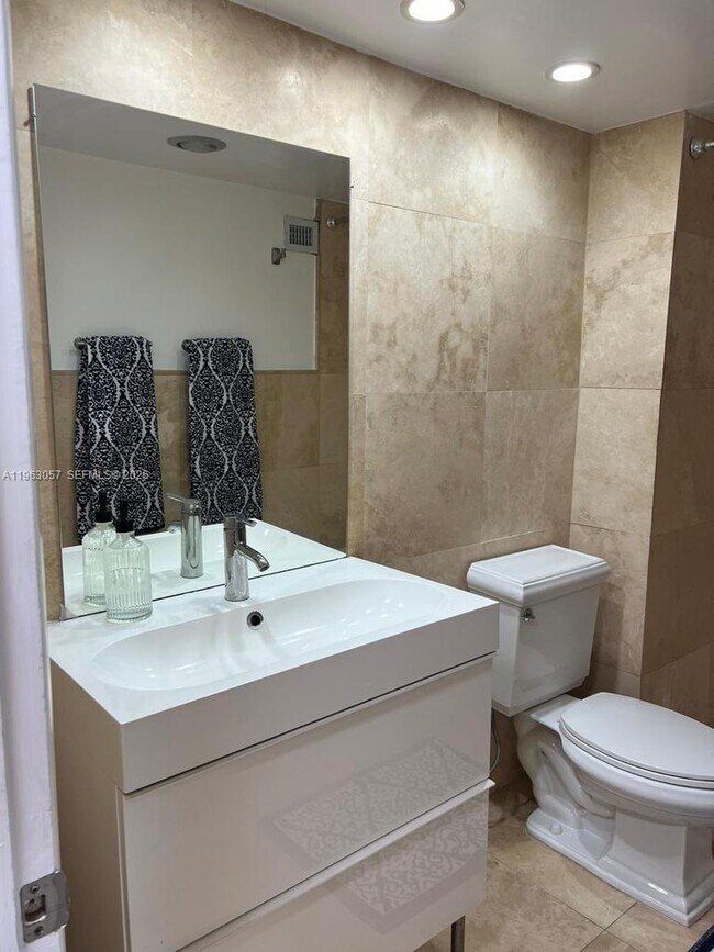 Building Photo - 1111 Crandon Blvd