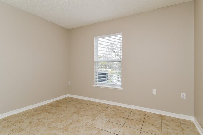 Building Photo - 65 Reeding Ridge Dr W
