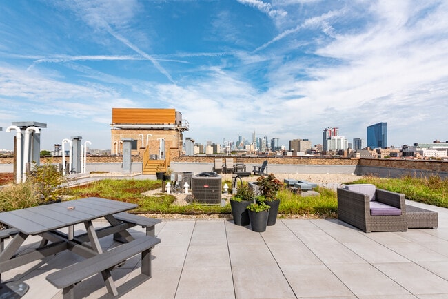 Building Photo - 2545 S Dearborn-
