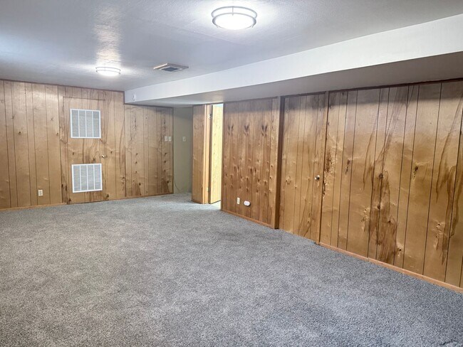 Building Photo - 1419 Prado Dr