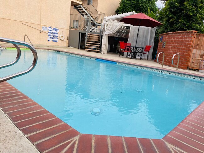 Building Photo - 415 S Verdugo Dr