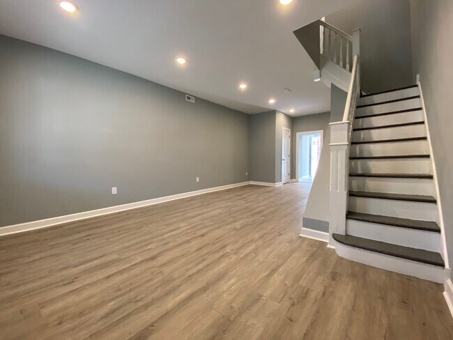 Building Photo - 5404 Delancey St