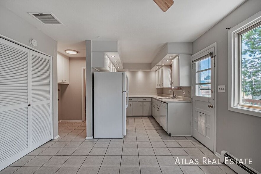 Building Photo - 9462 W 65th Ave