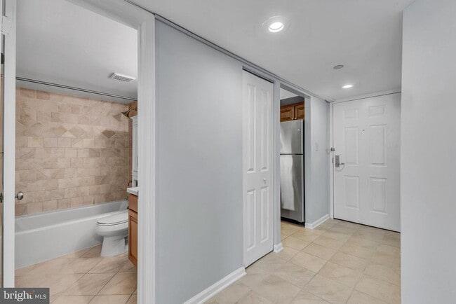 Building Photo - 1001 N Randolph St