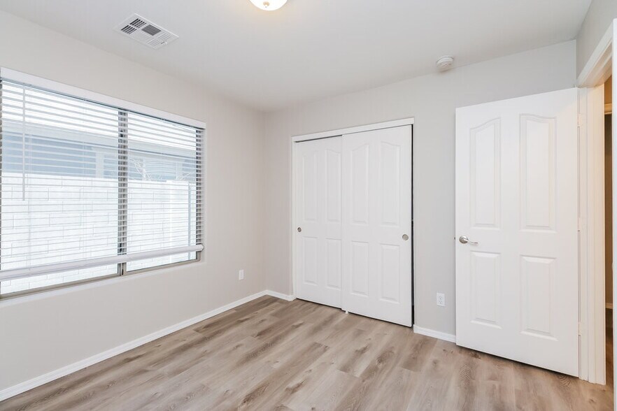 Building Photo - 2370 W Gold Dust Ave