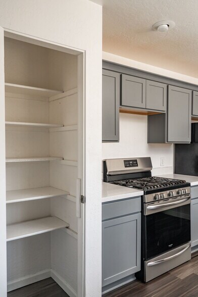 Building Photo - 408 w hillside ave