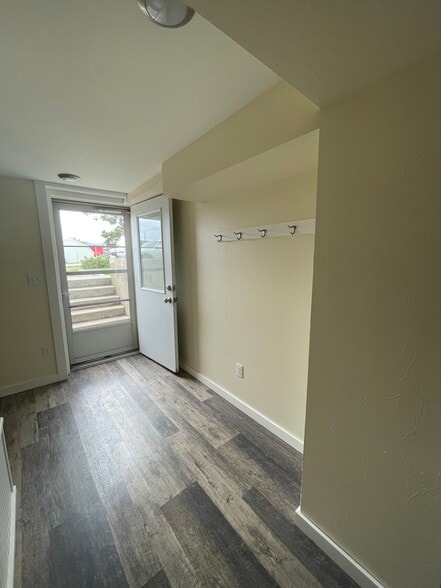 Building Photo - 5104 N Montana Ave