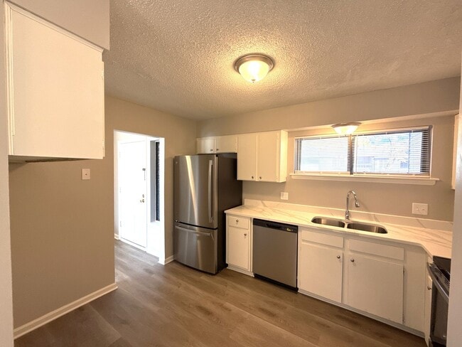 Building Photo - Carmel Chace