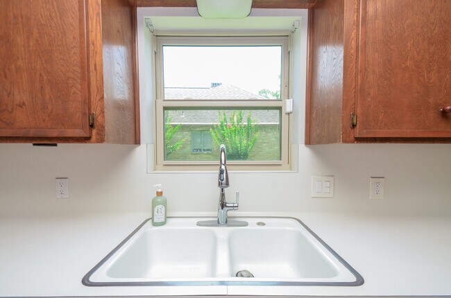 Building Photo - 2103 Winged Foot Dr