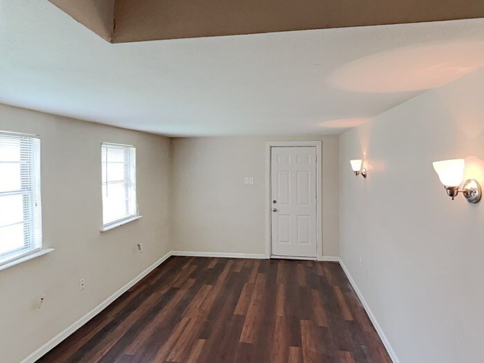 Building Photo - 818 Rea Ave