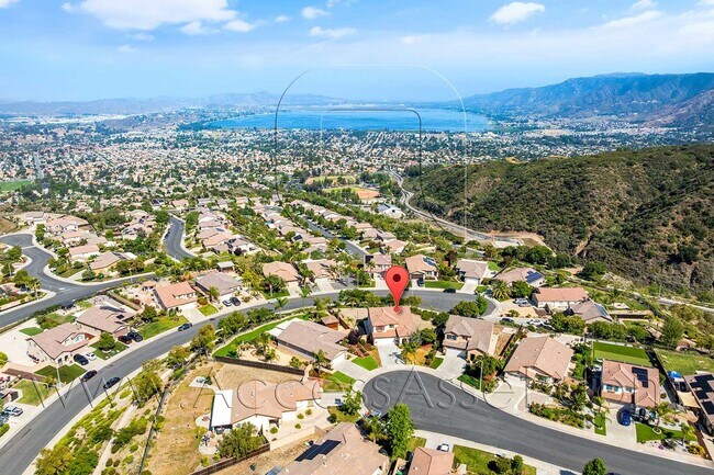 Building Photo - Large 4 Bed/3 Bath Home with an Incredible View!